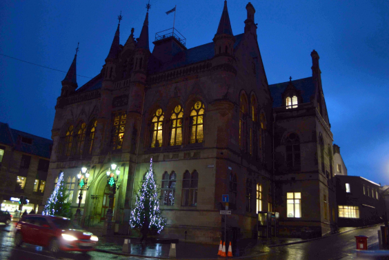 <b>英国零售销售同比上升 受助于楼市复苏</b>